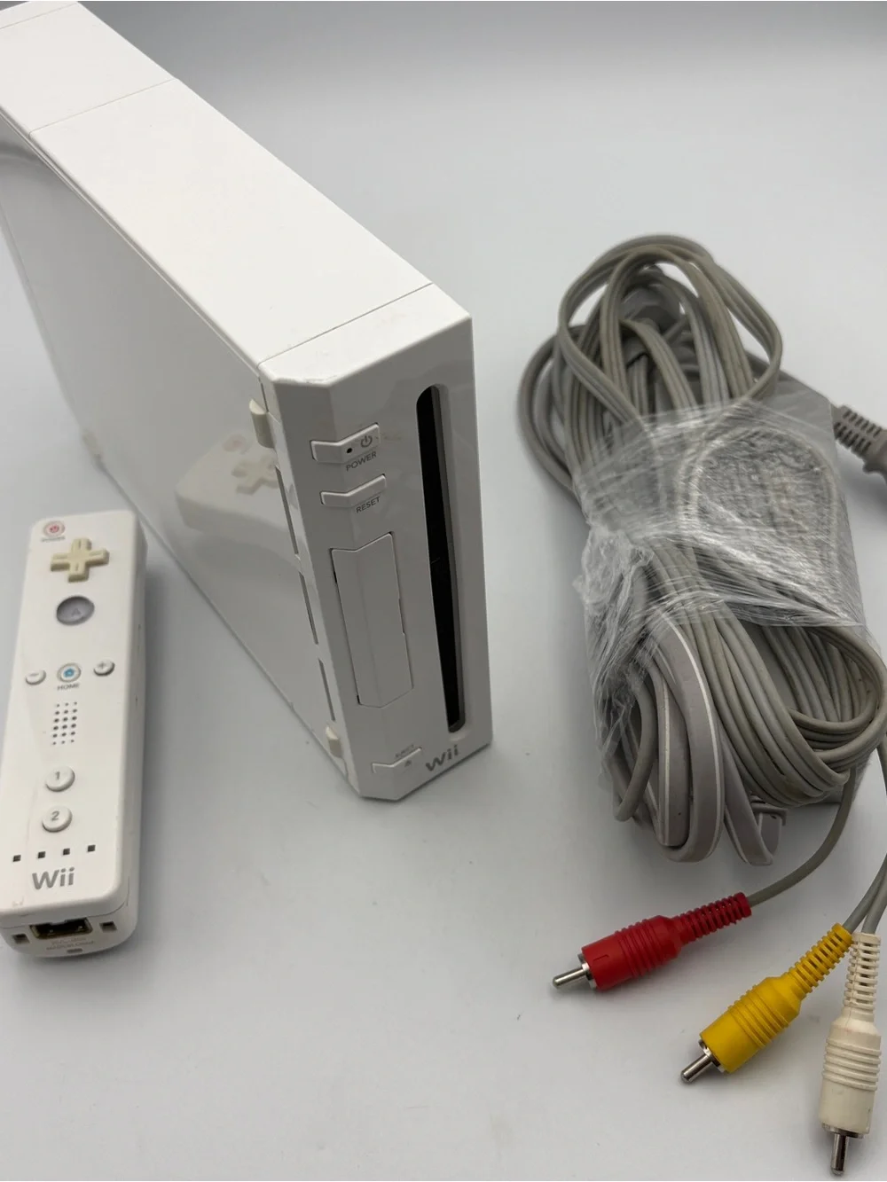 Nintendo Wii Console with White Remote and AV Cables